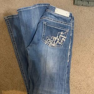 Rock & Roll cowgirl riding jean